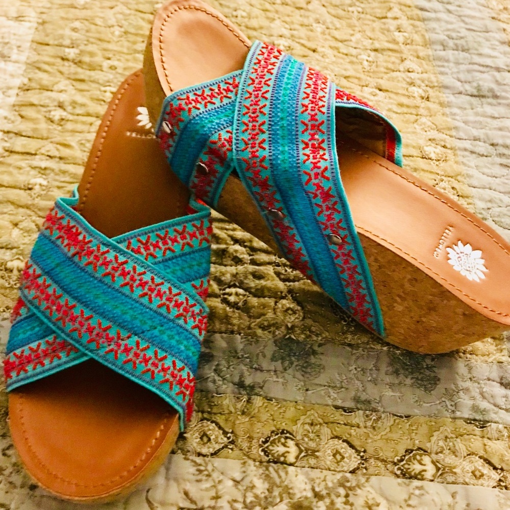 Beautiful Yellow Box wedges size 7.5